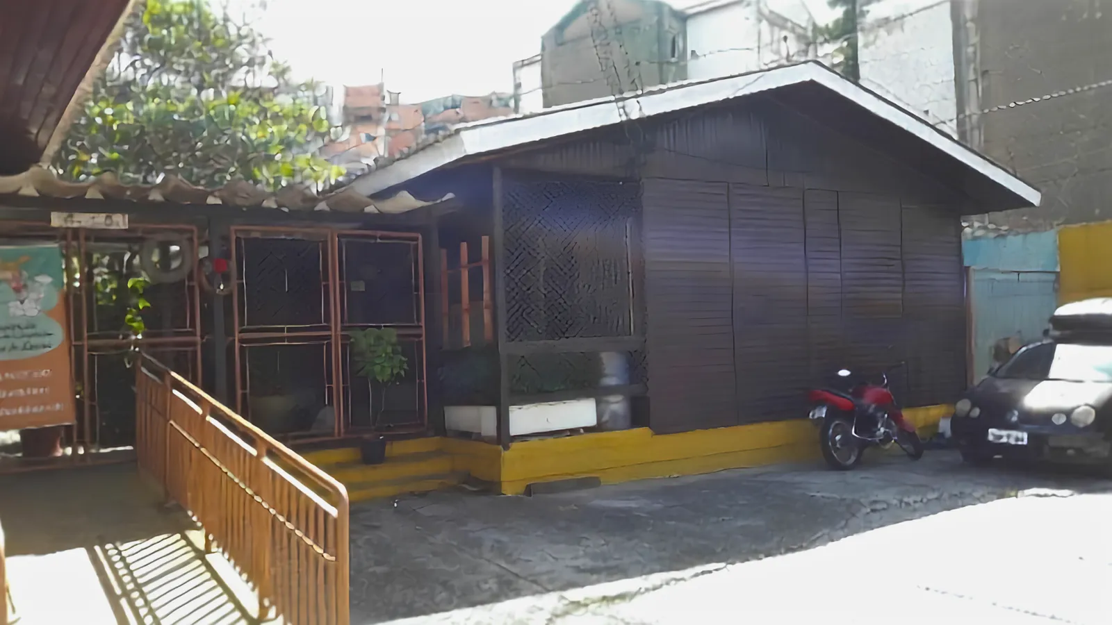 Entrada da Associação Olhar de Laura no Jaguaré, São Paulo